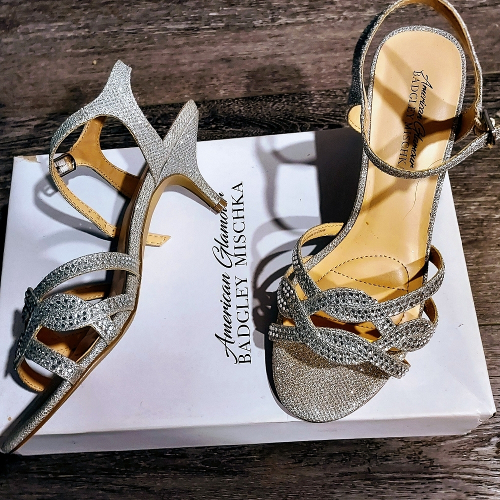 Badgley Mischka 7W